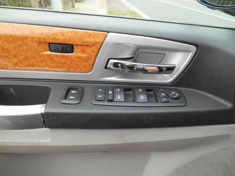 Chrysler Grand Voyager 3,8 EU RT Limit DVD Navi 2009 - foto 23