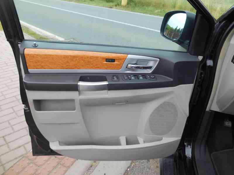 Chrysler Grand Voyager 3,8 EU RT Limit DVD Navi 2009 - foto 17