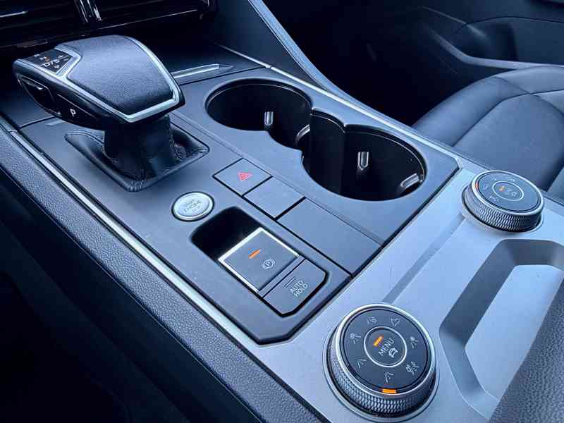 VW Touareg 3.0 TDI kůže VZDUCH tažné 4x vyhřívání ACC LED - foto 14