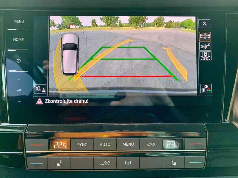 VW Touareg 3.0 TDI kůže VZDUCH tažné 4x vyhřívání ACC LED - foto 13