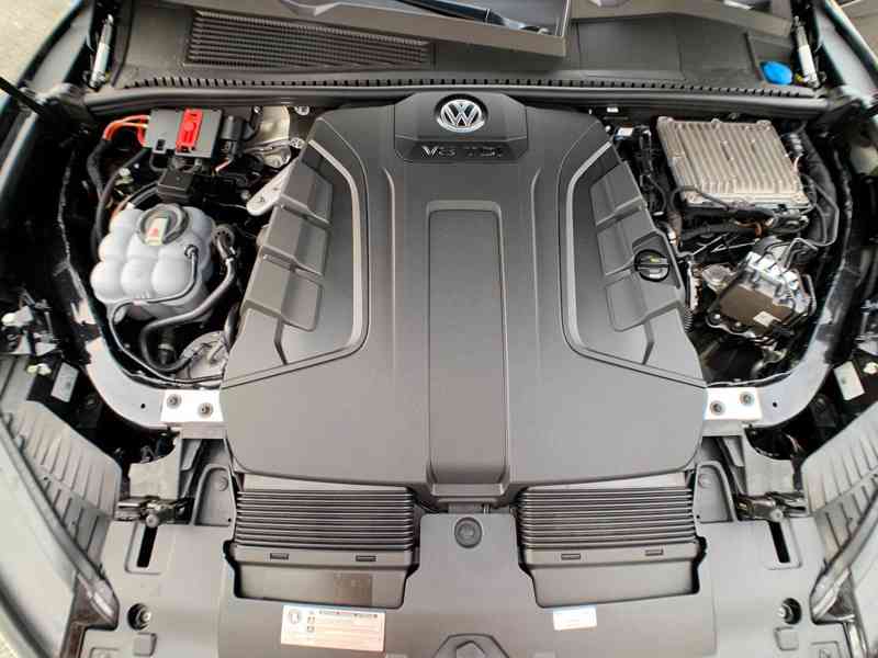 VW Touareg 3.0 TDI kůže VZDUCH tažné 4x vyhřívání ACC LED - foto 26