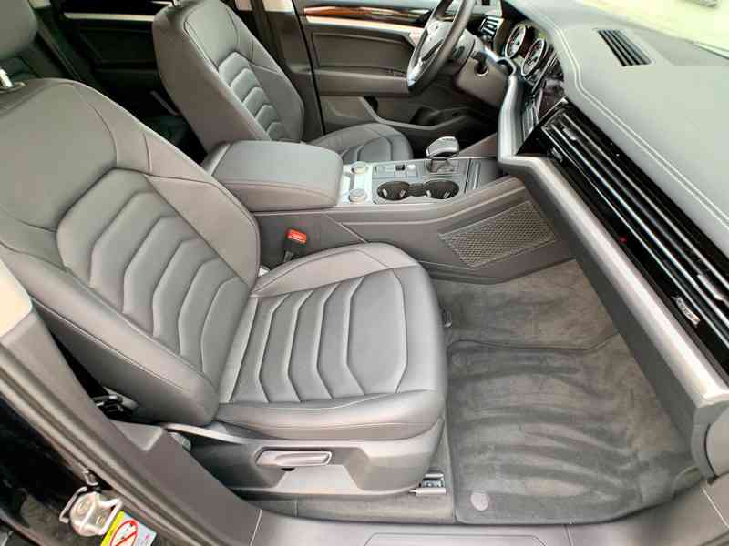 VW Touareg 3.0 TDI kůže VZDUCH tažné 4x vyhřívání ACC LED - foto 18