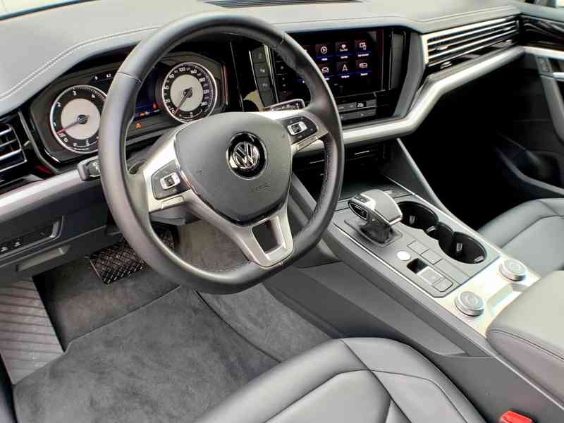 VW Touareg 3.0 TDI kůže VZDUCH tažné 4x vyhřívání ACC LED - foto 21