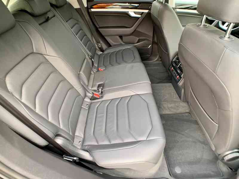 VW Touareg 3.0 TDI kůže VZDUCH tažné 4x vyhřívání ACC LED - foto 19