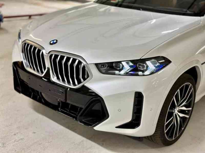 BMW X6 30d LCI – 2023 298 k 6,1 s 0-100 km/h - foto 12