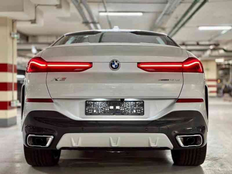 BMW X6 30d LCI – 2023 298 k 6,1 s 0-100 km/h - foto 7