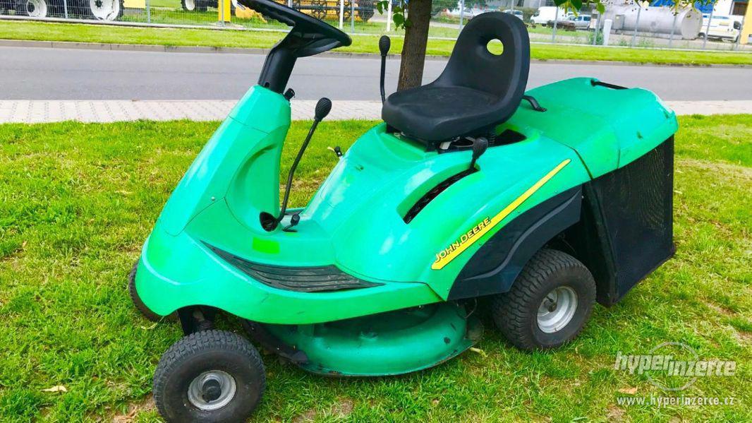 Rider John Deere, zahradni trakturek na sekani - foto 1