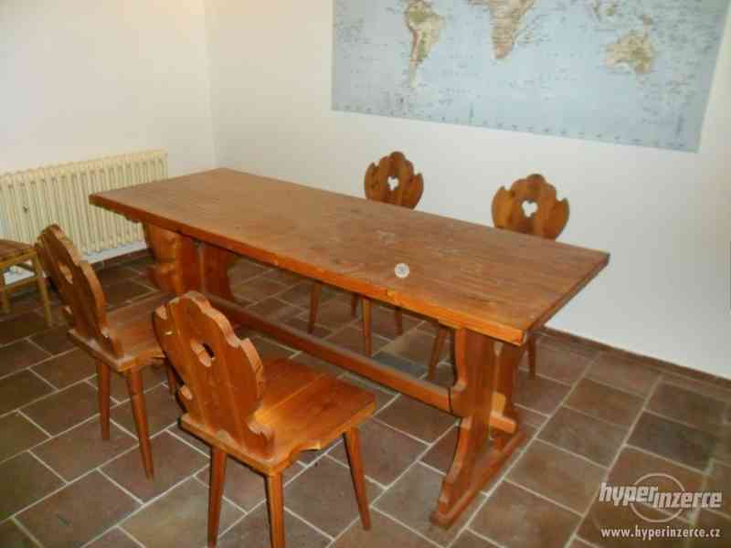 Prodám dřevěný jídelní stůl - foto 1