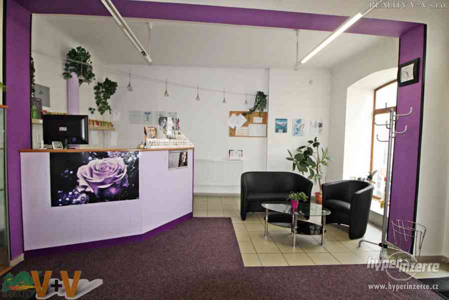 Zavedené studio péče o tělo nabízí k pronájmu část komerčních prostor - foto 4