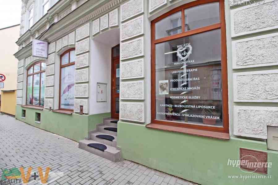Zavedené studio péče o tělo nabízí k pronájmu část komerčních prostor - foto 8
