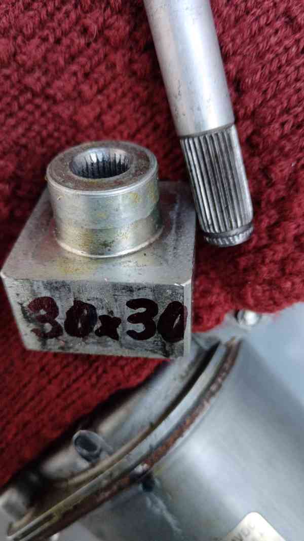 Unašeč motorku Nidec 404-885 k posuvu brány. - foto 5