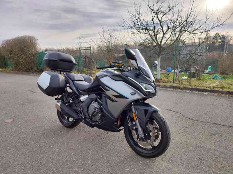 CFMOTO 650GT Premium, najeto 4 tkm, původ ČR  - foto 10