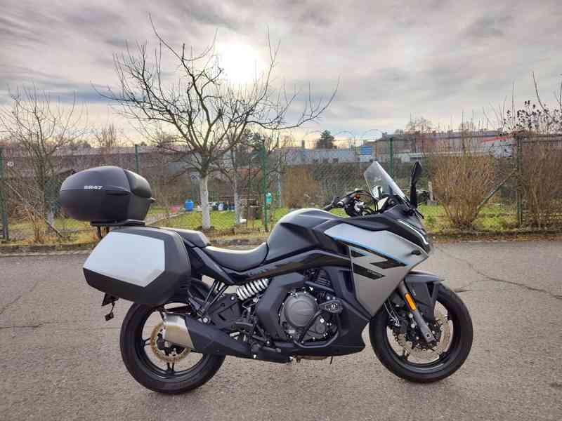 CFMOTO 650GT Premium, najeto 4 tkm, původ ČR  - foto 9