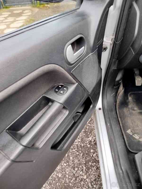 Ford Fusion 1,4   benzín - foto 8