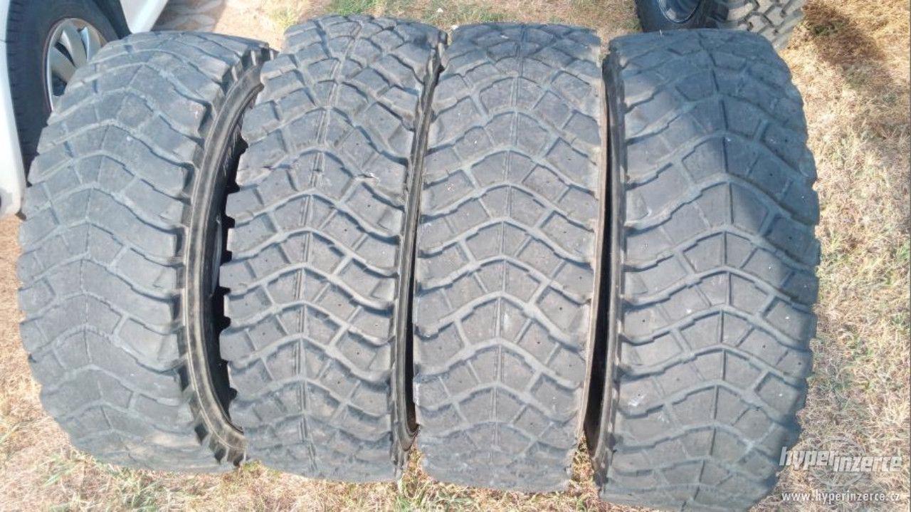 prodám čtyři terénní offroad pneu 235/75 R15 - foto 1