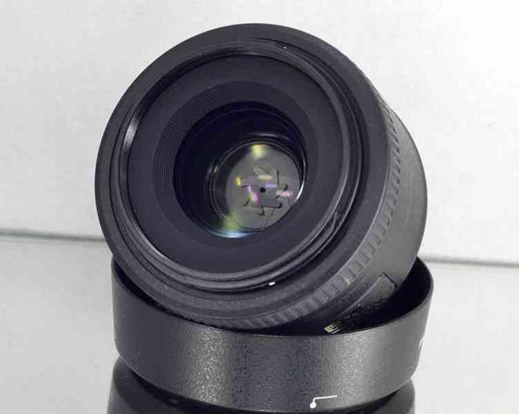 Nikon AF-S Nikkor 35 mm f/1.8 G **DX Pevný  - foto 3