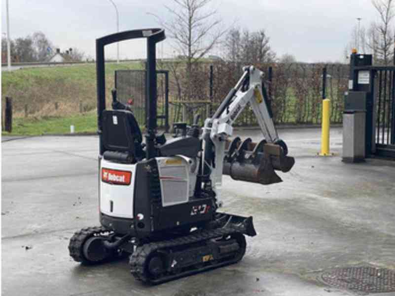 ### 🌟 **Prodám: Rypadlo Bobcat E10 – model 2021!** 🌟 🚜 * - foto 5