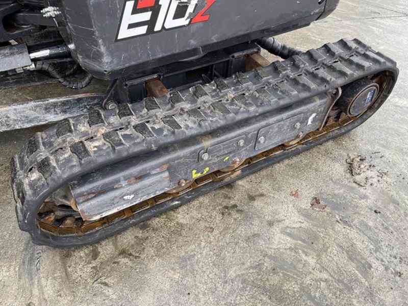 ### 🌟 **Prodám: Rypadlo Bobcat E10 – model 2021!** 🌟 🚜 * - foto 2