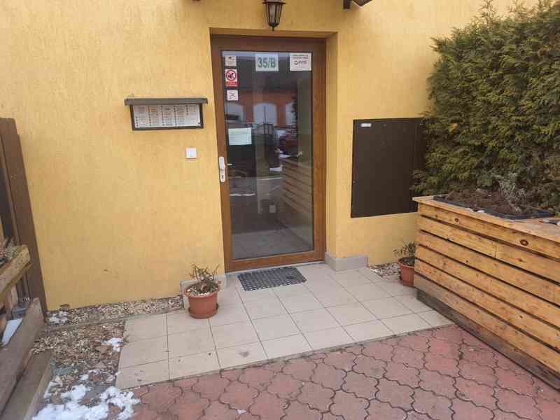 BYT 2KK 58M2 PODKROVNÍ ŠESTAJOVICE PRAHA 9 PRODEJ  - foto 2