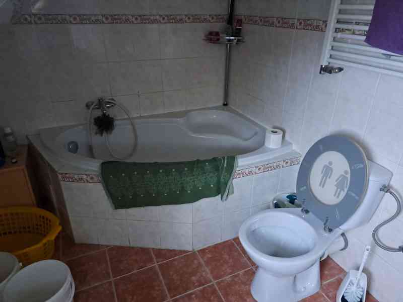 BYT 2KK 58M2 PODKROVNÍ ŠESTAJOVICE PRAHA 9 PRODEJ  - foto 15