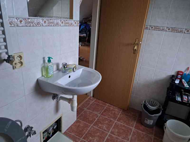 BYT 2KK 58M2 PODKROVNÍ ŠESTAJOVICE PRAHA 9 PRODEJ  - foto 10