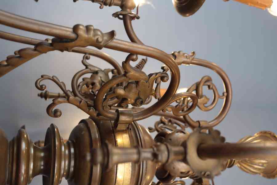 Starožitný zámecký lustr z bronzu desetiramenný - foto 5