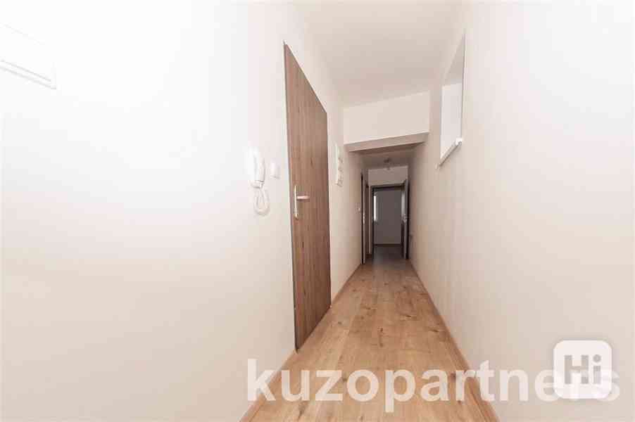 Prodej prostorného bytu 1+kk v Hunčicích - foto 11
