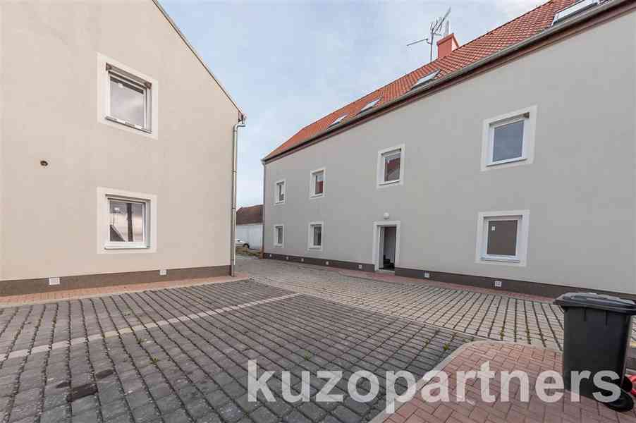 Prodej prostorného bytu 1+kk v Hunčicích - foto 3