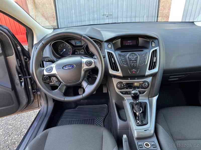 Ford Focus 1,6 16V 77 kw - benzín - foto 12