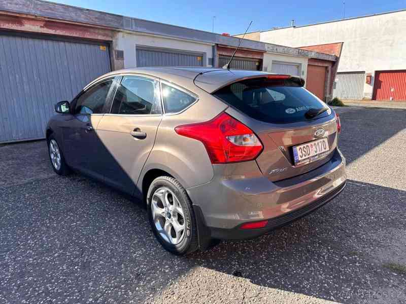 Ford Focus 1,6 16V 77 kw - benzín - foto 9