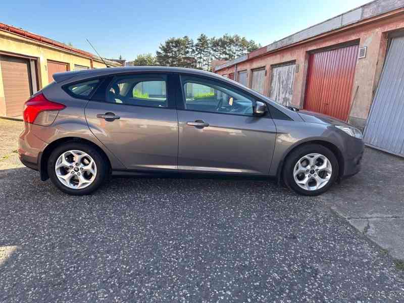 Ford Focus 1,6 16V 77 kw - benzín - foto 8