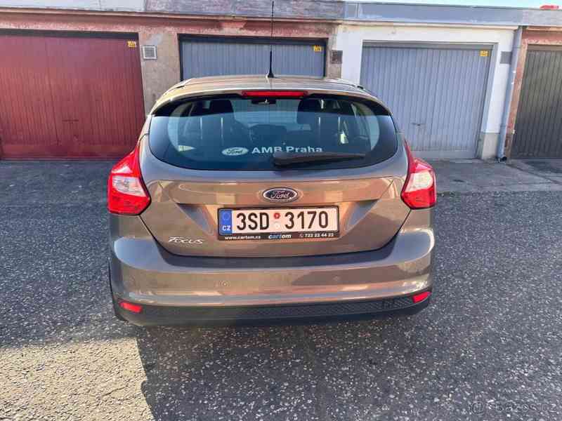 Ford Focus 1,6 16V 77 kw - benzín - foto 20