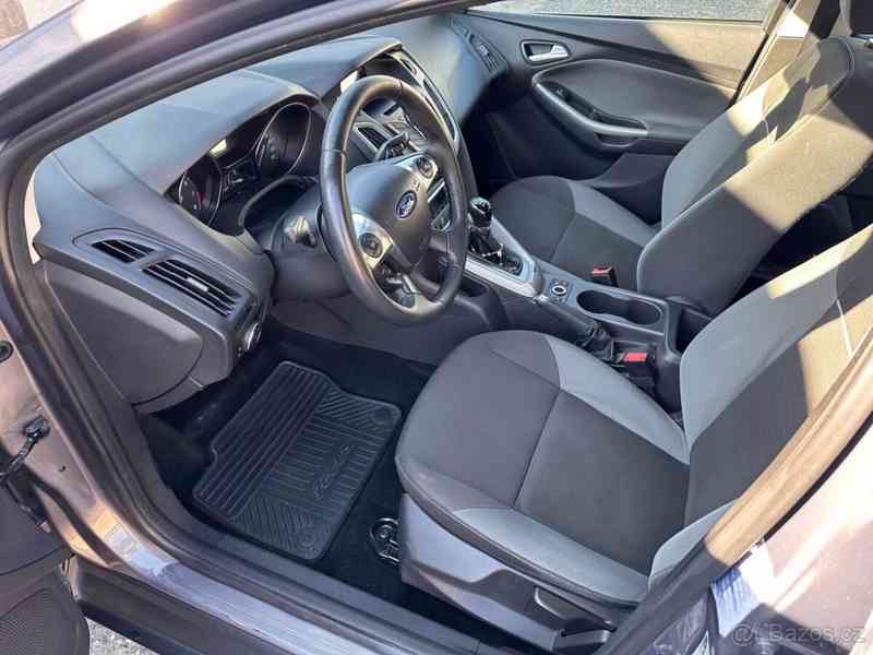 Ford Focus 1,6 16V 77 kw - benzín - foto 17