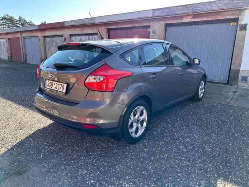 Ford Focus 1,6 16V 77 kw - benzín - foto 21
