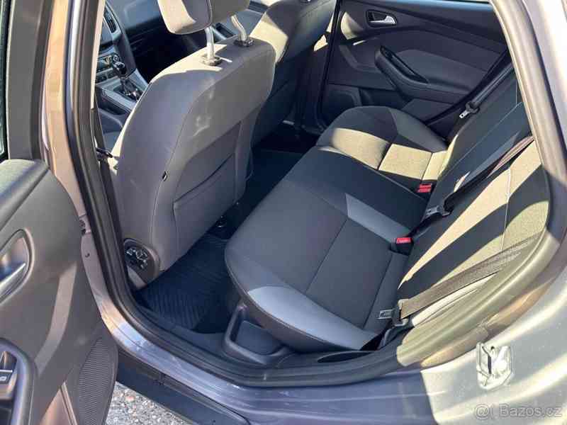Ford Focus 1,6 16V 77 kw - benzín - foto 11