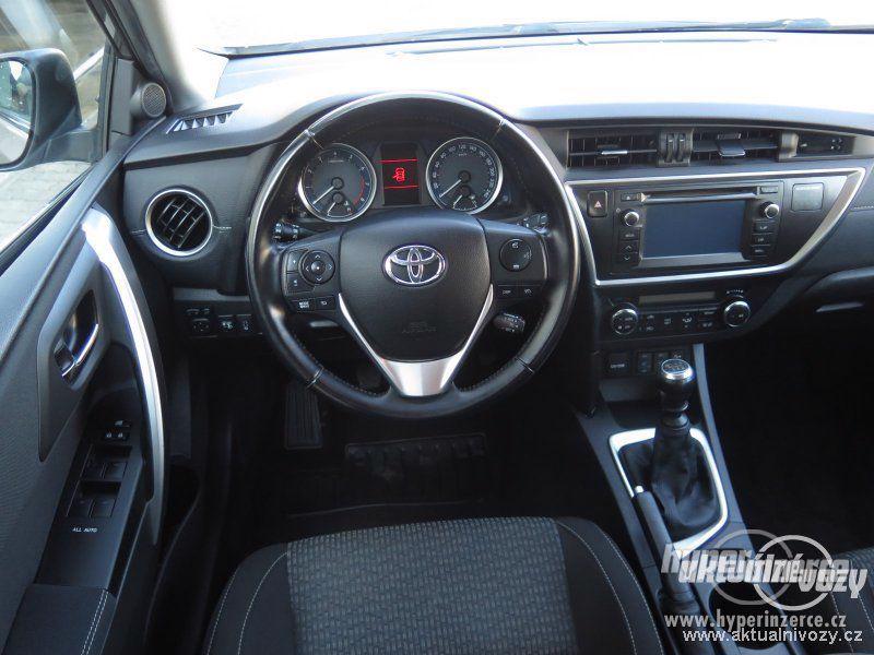 Toyota Auris 1.6, benzín, rok 2015 - foto 13