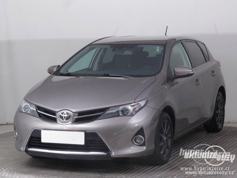 Toyota Auris 1.6, benzín, rok 2015 - foto 18