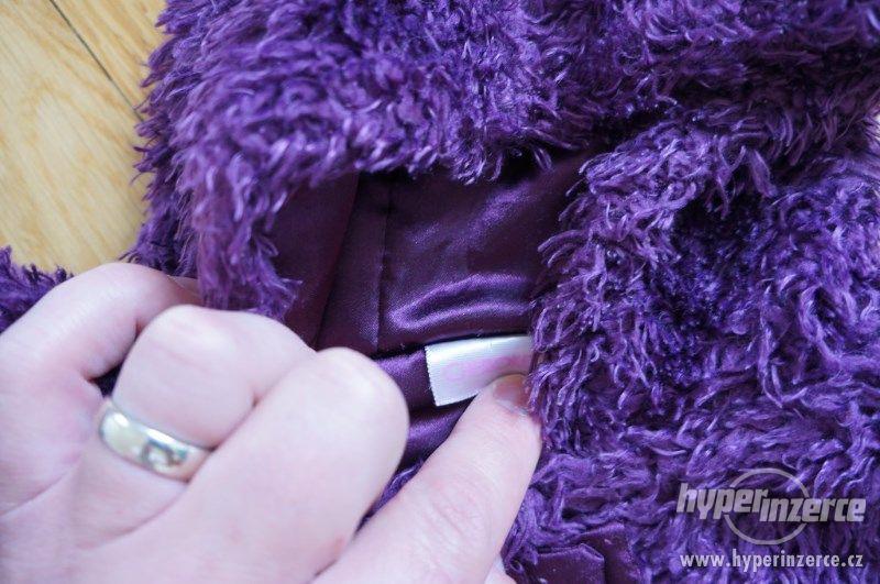 Fialový chlupatkový mírně vyteplený kabátek vel. 80 - foto 2