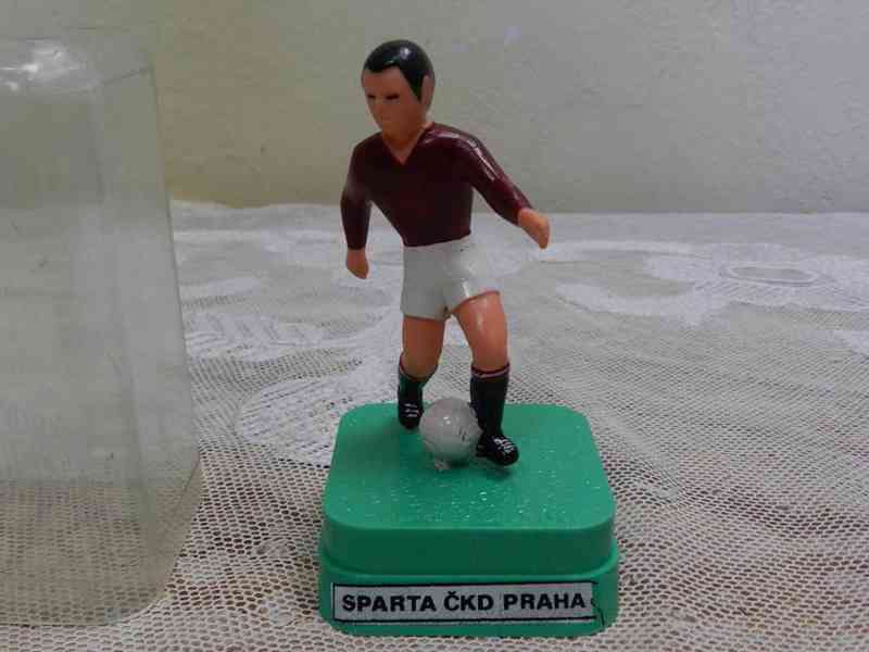 Figurka Fotbalista Sparta ČKD Praha včetně krabičky - foto 1