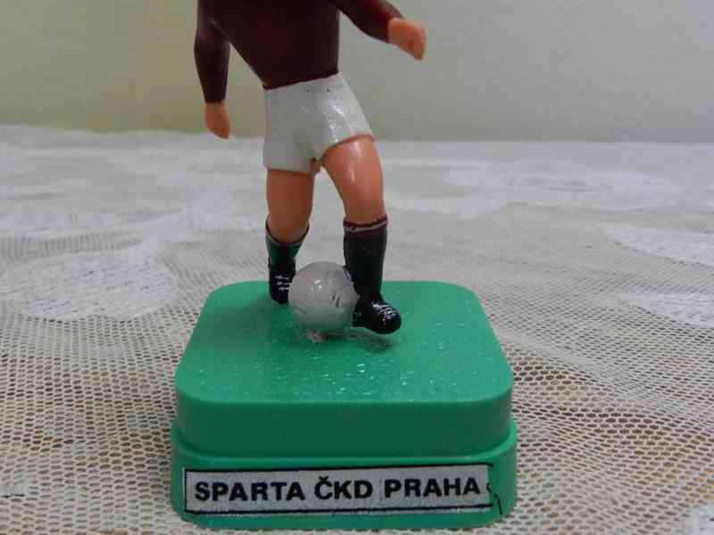 Figurka Fotbalista Sparta ČKD Praha včetně krabičky - foto 4