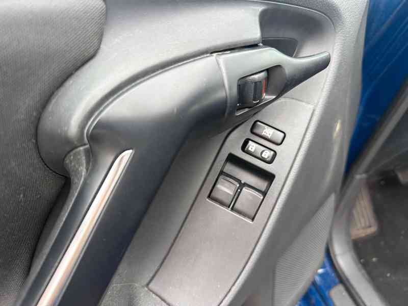 Toyota Verso 1,6i benzín 97kw - foto 16