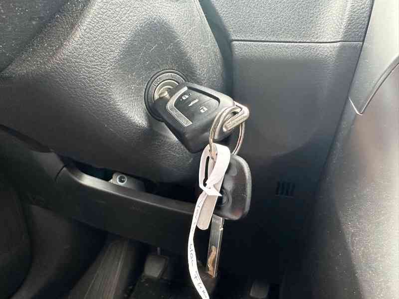 Toyota Verso 1,6i benzín 97kw - foto 7