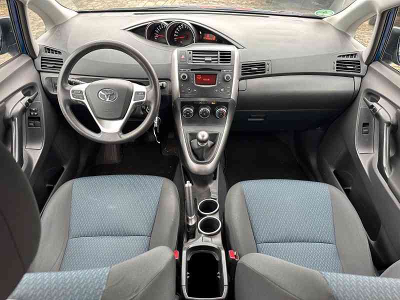 Toyota Verso 1,6i benzín 97kw - foto 13