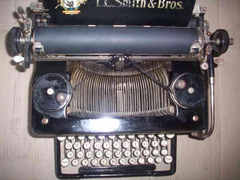 Starožitný psací stro L.C.Smith - foto 2