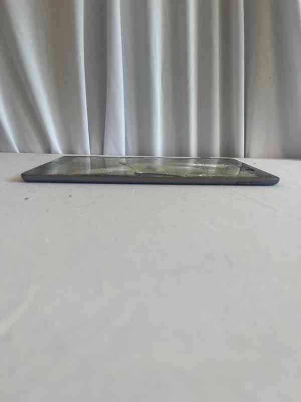 Apple iPad A2607 – rozbitý displej, „iPad není k dispozic... - foto 5