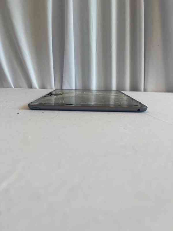 Apple iPad A2607 – rozbitý displej, „iPad není k dispozic... - foto 6
