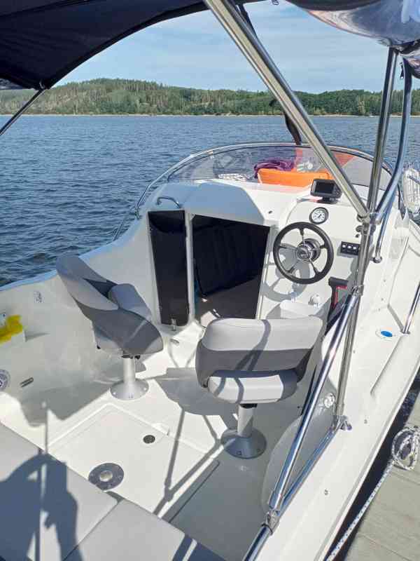 Kajutový člun - loď SLC 525, Yamaha 50 HP, přívěs - foto 4