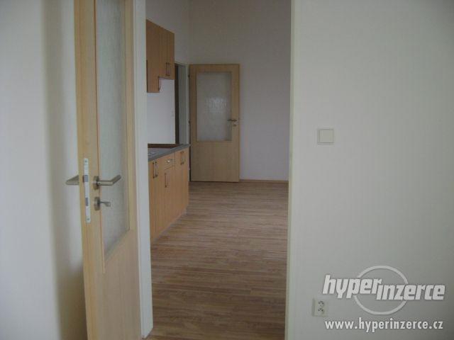 Pronájem bytu 2+kk v Brně na ul. Brněnská 8000,-Kč - foto 4