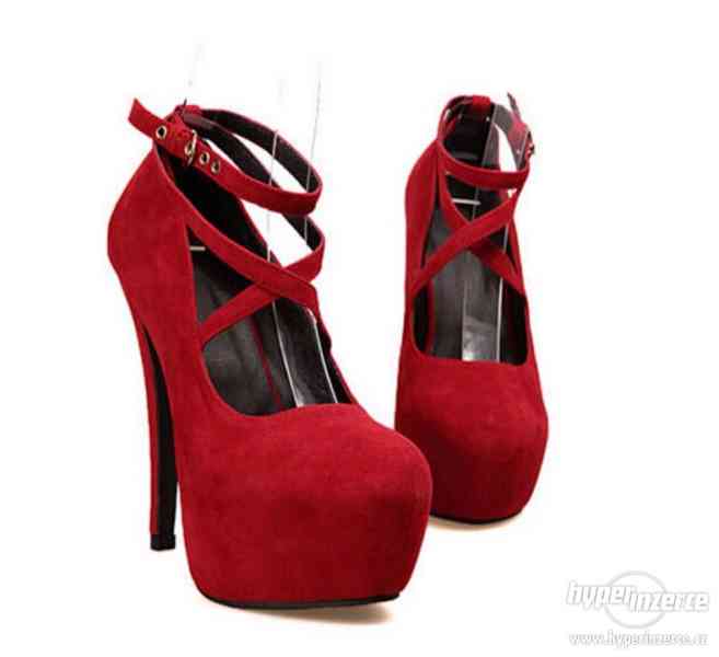 Červené sametové boty na vysokém podpatku, vel. 37 - foto 1