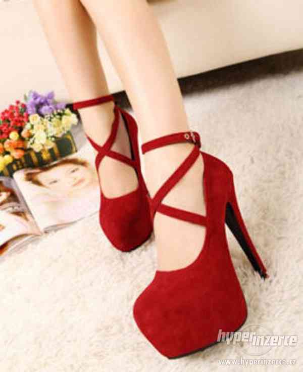 Červené sametové boty na vysokém podpatku, vel. 37 - foto 2